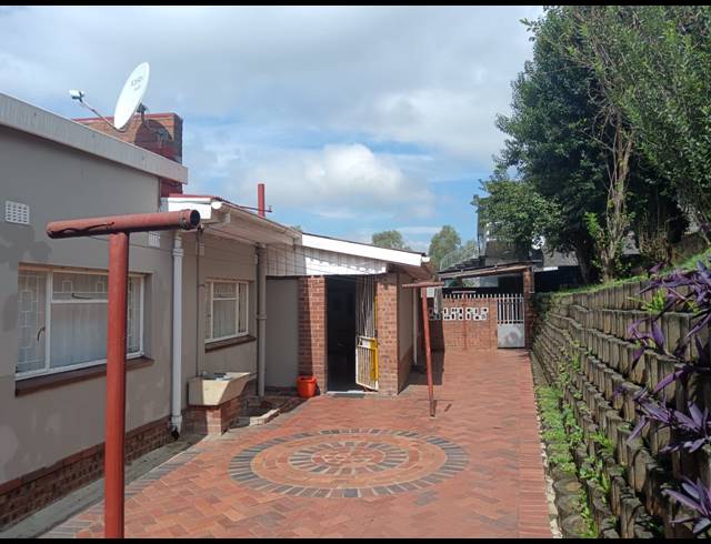 4 BEDROOM HOUSE FOR SALE IN WOODLANDS